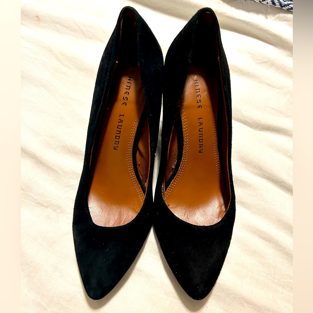 Chinese Laundry brand size 7.5 velvety high heel shoes.
